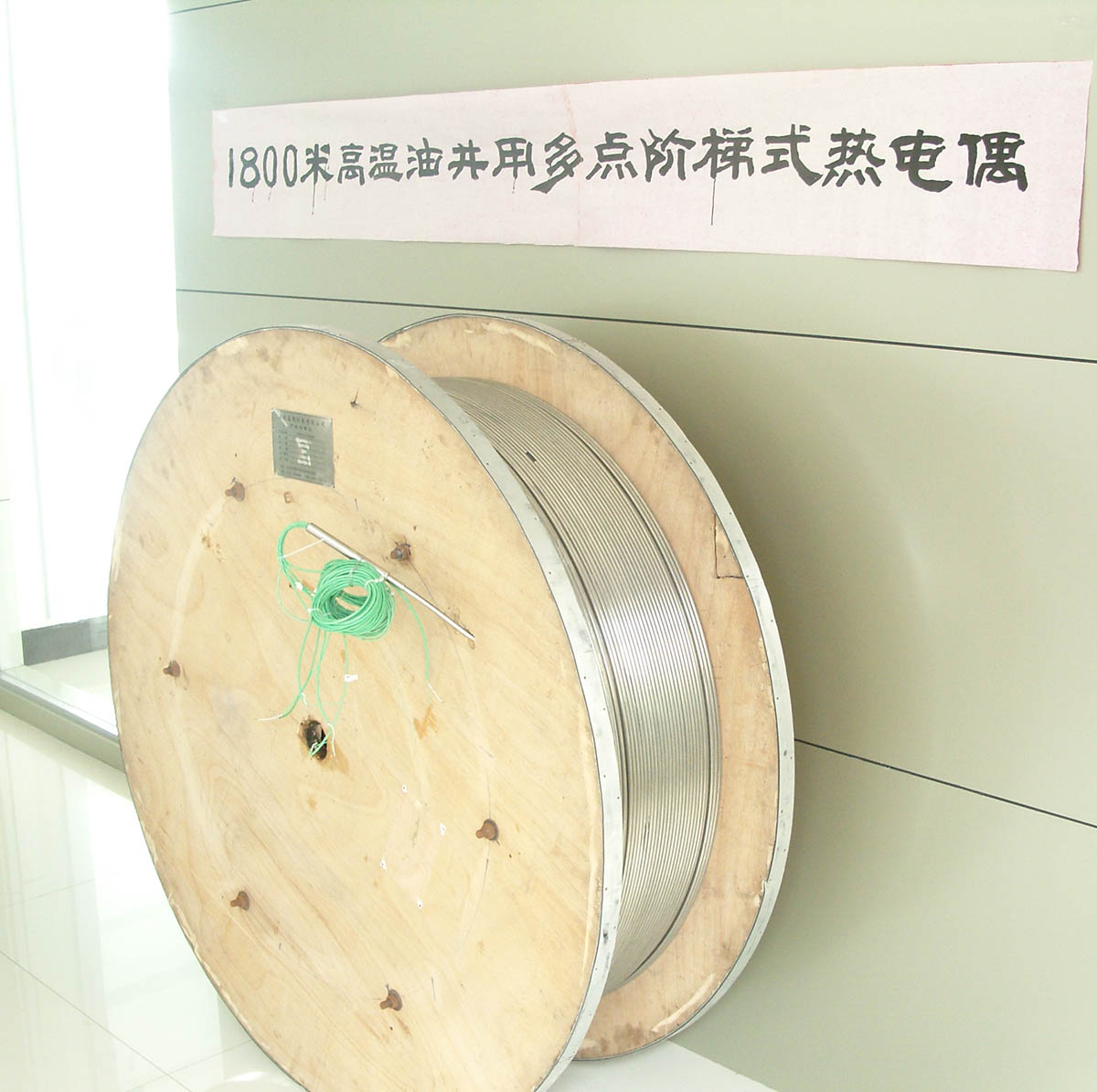油井用多点蹊径式超长铠装热电偶